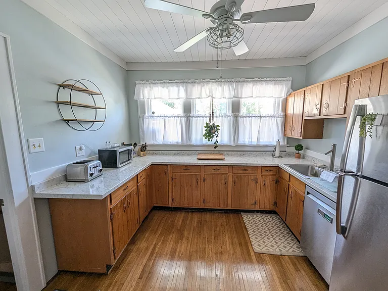 1800 Storrs Ave — Photo 1