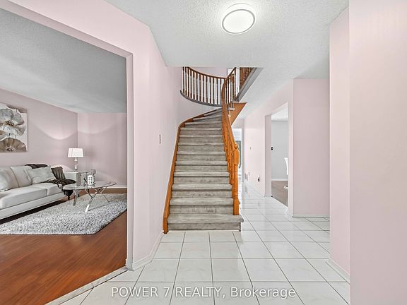 5th image of 98 Sullivan Dr