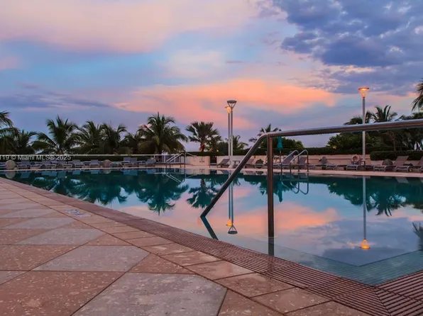 100 Lincoln Rd, Miami Beach, FL