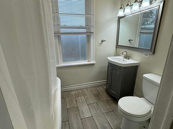 3rd image of 1212 Lombard Ave #2