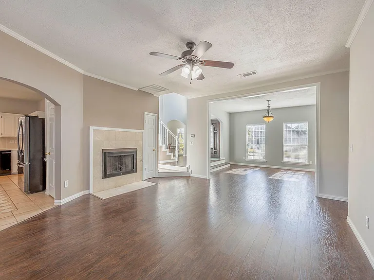 2705 Trophy Dr — Photo 5