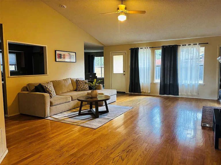 7806 Taranto Dr — Photo 2