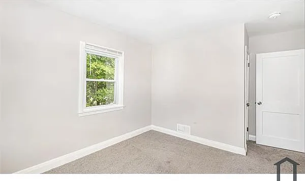 1755 White Oak Ave — Photo 13