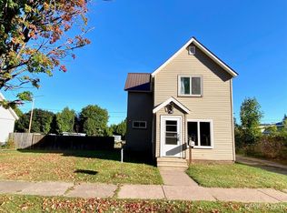 829 E Michigan St, Ishpeming, MI 49849