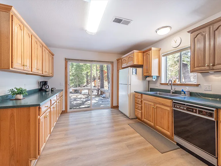 925 Woodside Dr — Photo 9