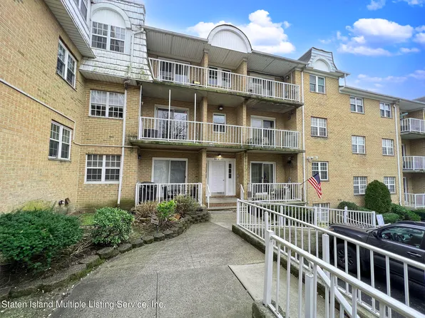85 Elmwood Park Dr APT 67, Staten Island, NY 10314