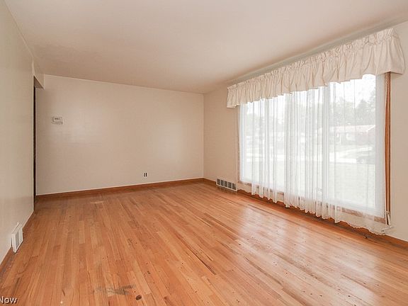 3rd image of 13418 Tomson Dr