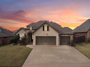 1312 S Desert Palm Ln, Broken Arrow, OK 74012