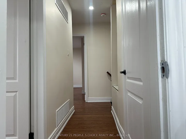 7490 Middleshire Dr — Photo 38