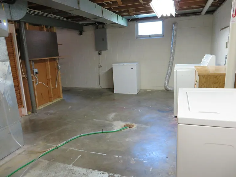 3202 Calhoun St — Photo 16
