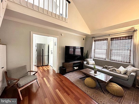 5th image of 718 S Washington St APT 302