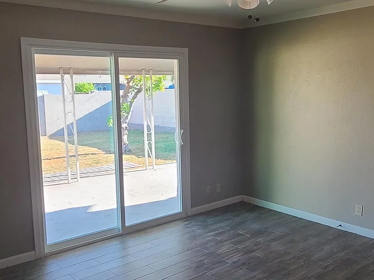 449 E Pierce St — Photo 19
