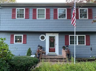 7 Kingsland Ave, Shirley, NY 11967