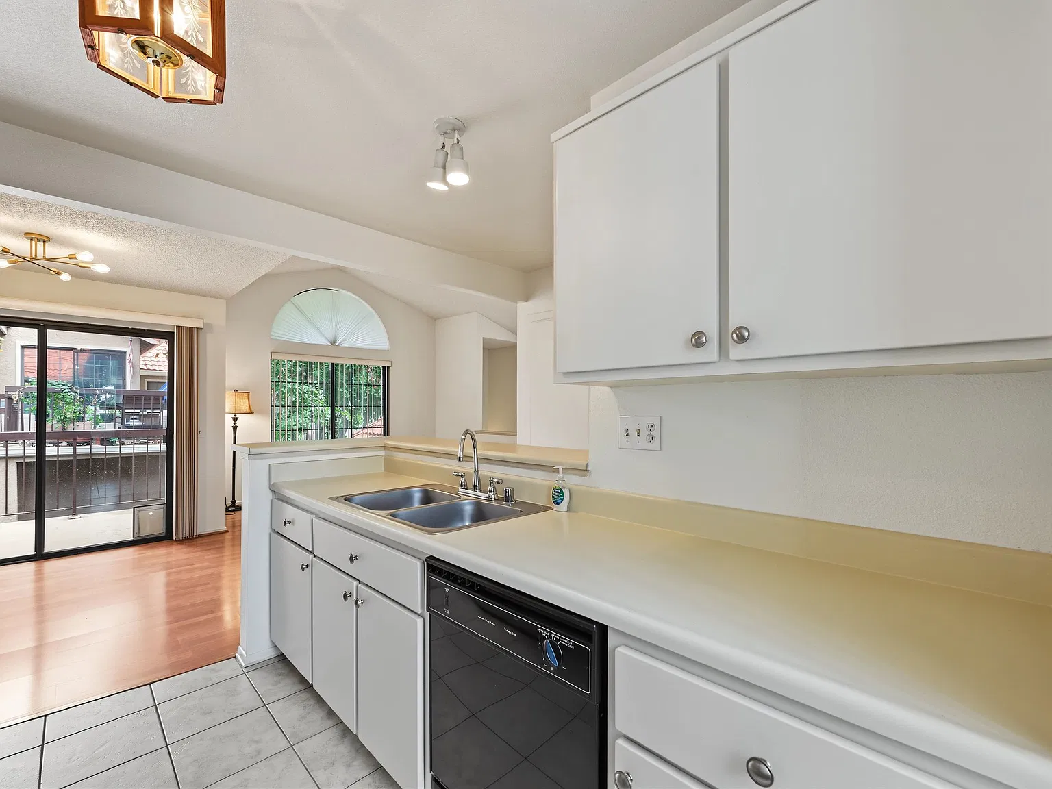 2 bed, 954 sqft, $2,950 — Photo 4