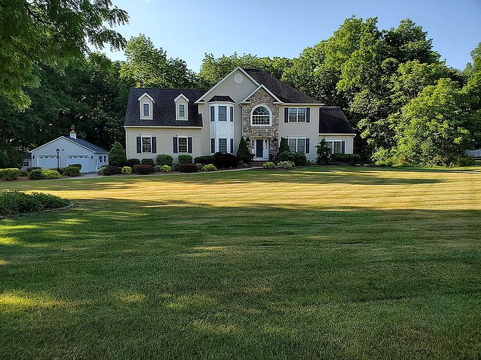 1st image of 3 Tallyho Ln