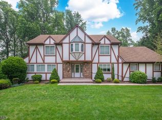 8 Concord Way, Morris Plains, NJ 07950