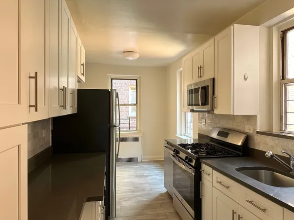 402 Ocean Parkway image 1 of 9