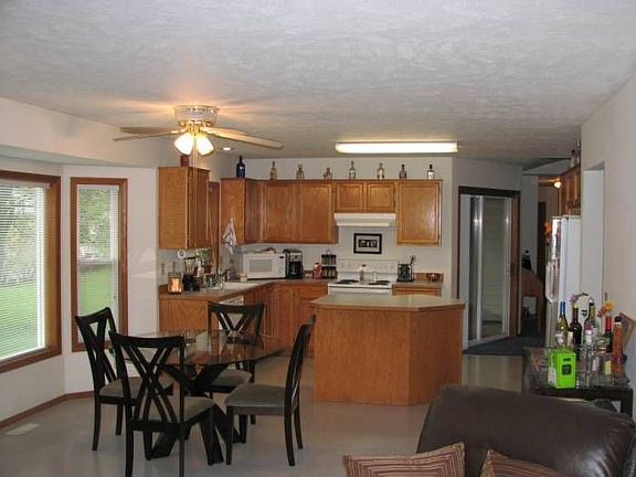 kitchen & dining area