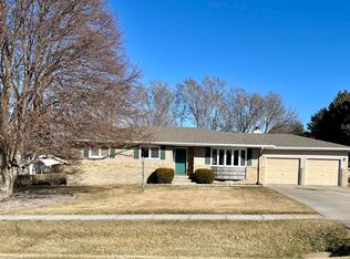 38 Redwood Dr, Kearney, NE 68845
