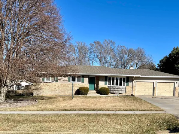 38 Redwood Dr, Kearney, NE 68845