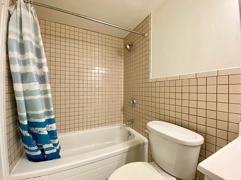 589 Annette St #BASEMENT — Photo 11