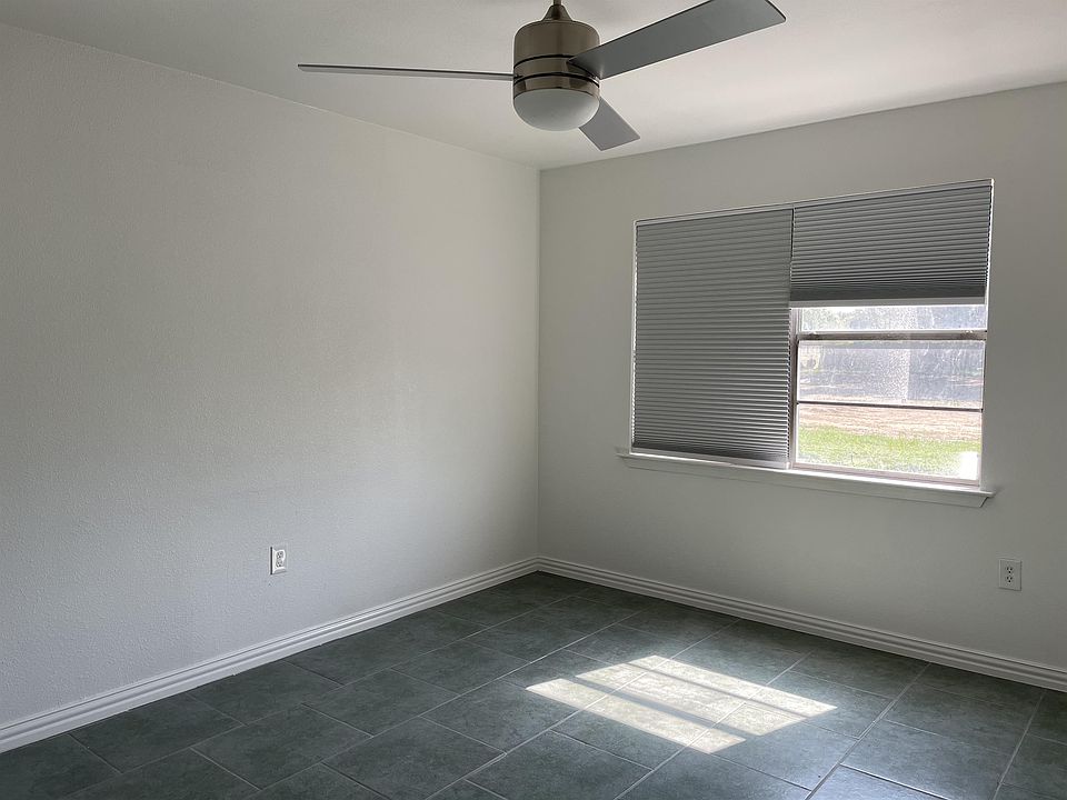1st image of 305 E Pine St