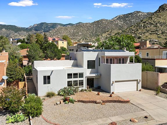 3rd image of 810 Piedra Larga Pl NE