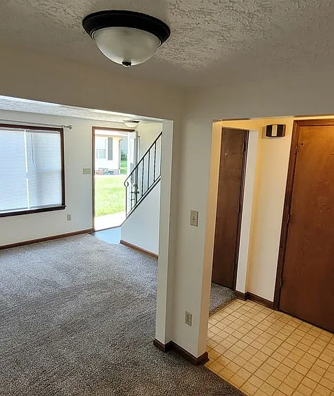 1817 W Chestnut St — Photo 12