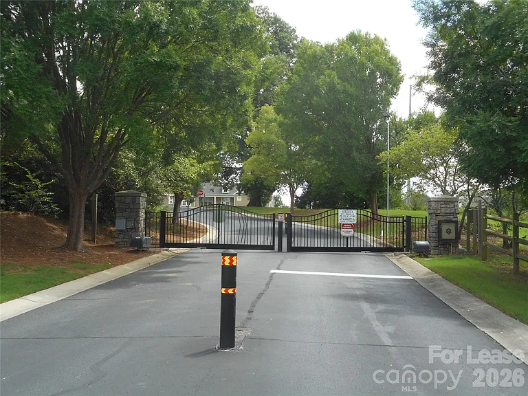 322 Deep Water Ln — Photo 28