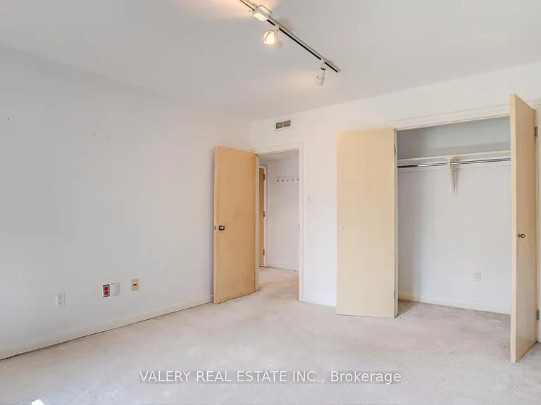 47 Ranleigh Ave #301 — Photo 14