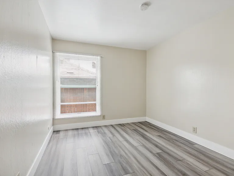 2431 Ellsworth St — Photo 20