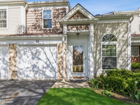 35 E Shag Bark Ln, Streamwood, IL 60107