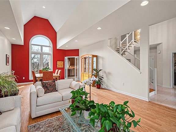 4th image of 59 Collinwood Dr