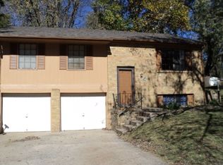 2801 NW Castle Dr, Blue Springs, MO 64015