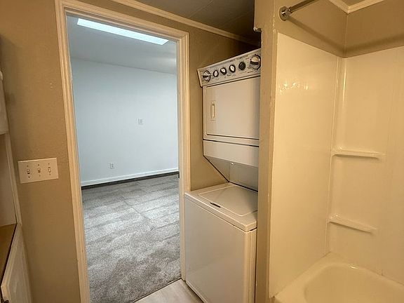 5th image of 1038 Alder Ave #B