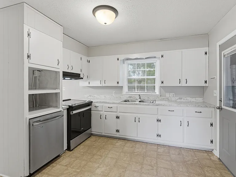 8413 Old Madison Pike — Photo 5