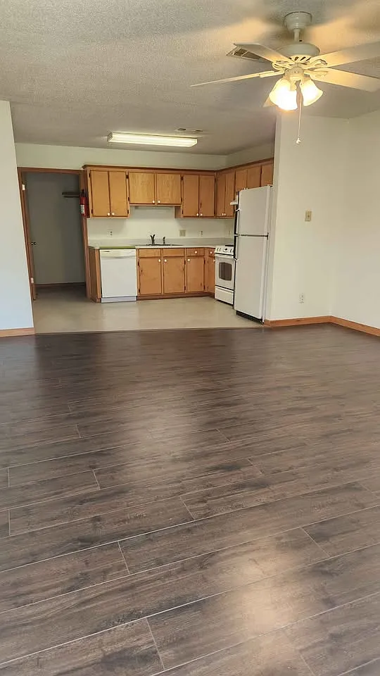 2 bed, 840 sqft, $950 — Photo 4