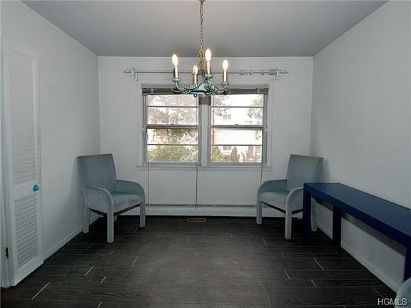 4th image of 4 Nancy Ln