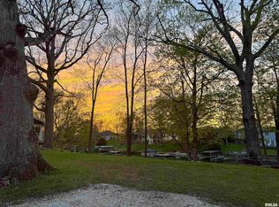 374 Fir Rd, Petersburg, IL 62675