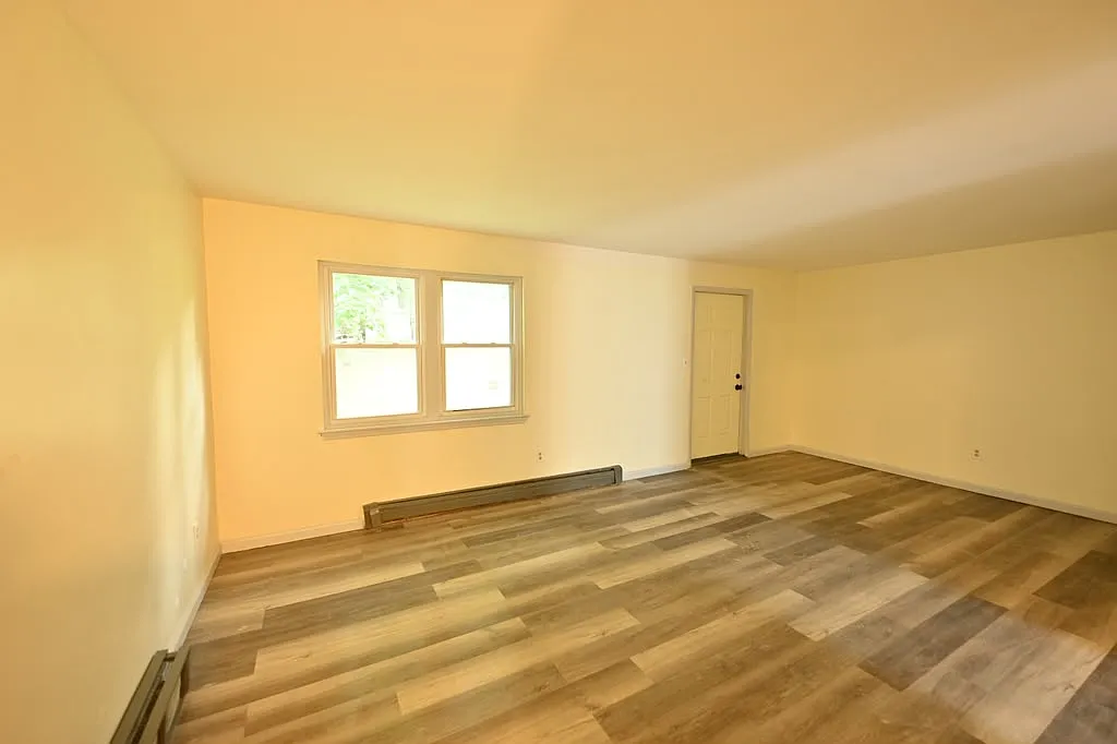 3 bed, 1.5 bath, 1364 sqft, $1,850 — Photo 3