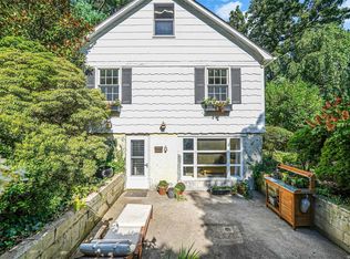 1451 N Country Rd, Wading River, NY 11792