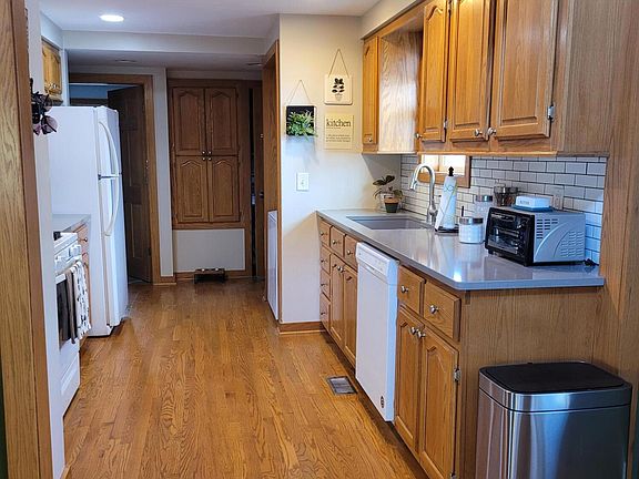 2nd image of 3924 Avenue B