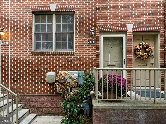 2nd image of 2347 Wallace St #A