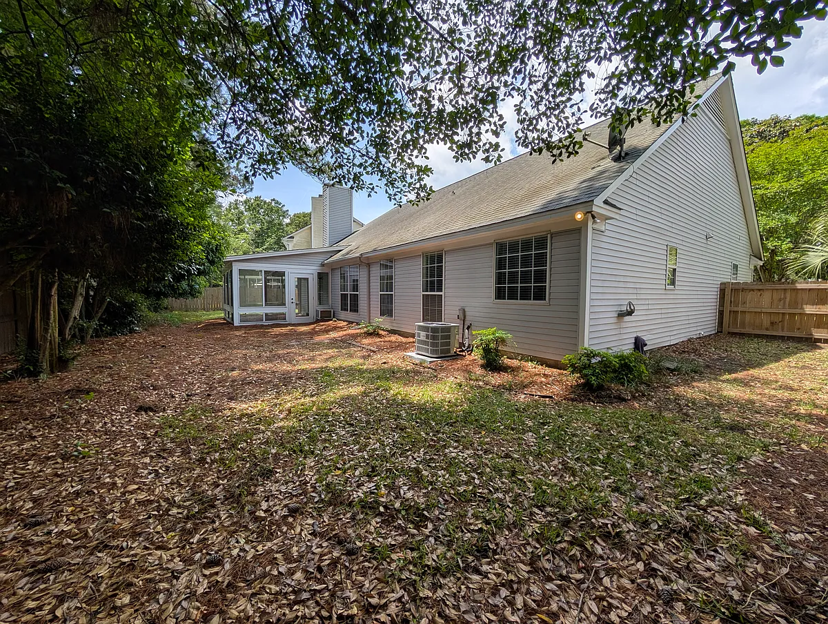 Building Photo - 1954 Oak Tree Ln