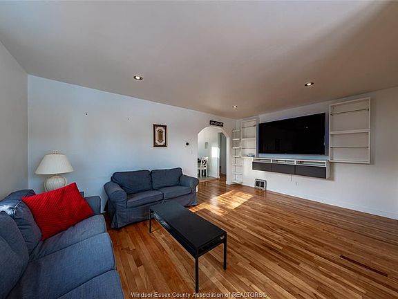 5th image of 2481 Buckingham Dr