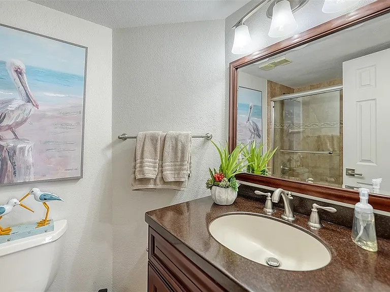 Secondary full bath