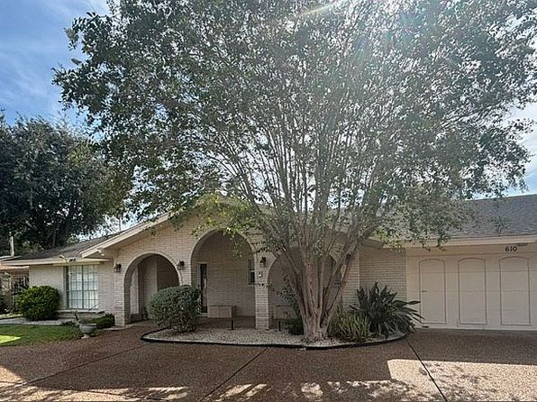610 Palm Valley Dr W