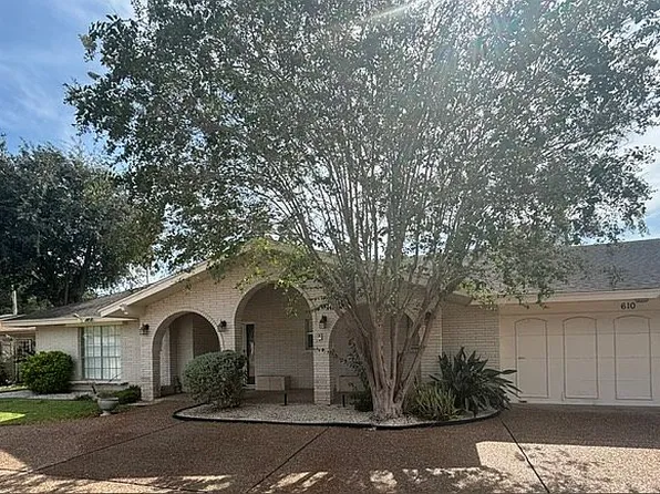 610 Palm Valley Dr W, Palm Valley, TX 78552