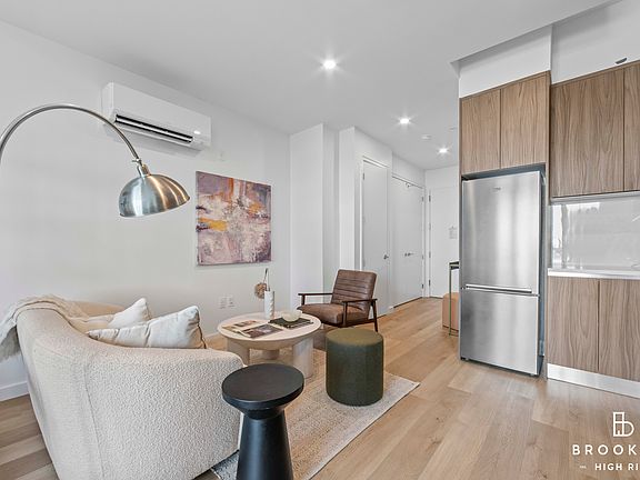 5th image of 50 E 10th St #623