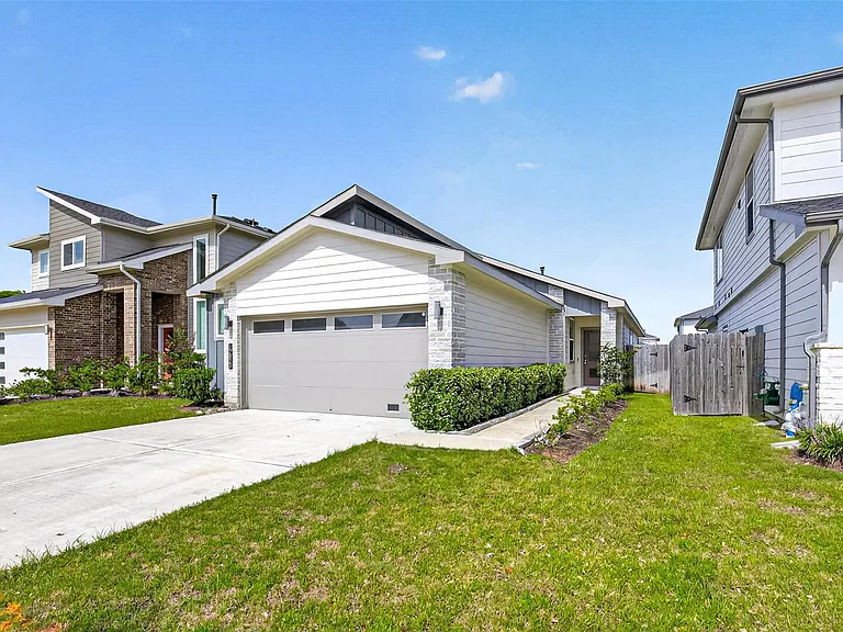 12820 Tokenhouse Ln — Photo 2